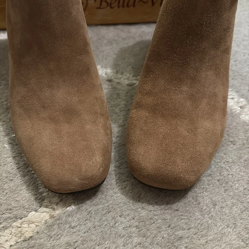 NIB Bella Vita Felicity cognac suede leather bootie bow detail ankle Size 6.5